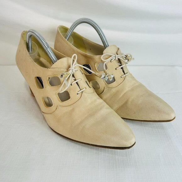 Stuart Weitzman Shoes - Stuart Weitzman Women's Cream Pointed Toe Bootie Lace Up Cuban Heels size 10